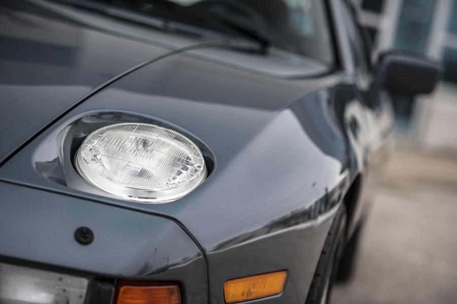 Детали экстерьера Porsche 928 S4 1988 года  (фото 12 из 70)